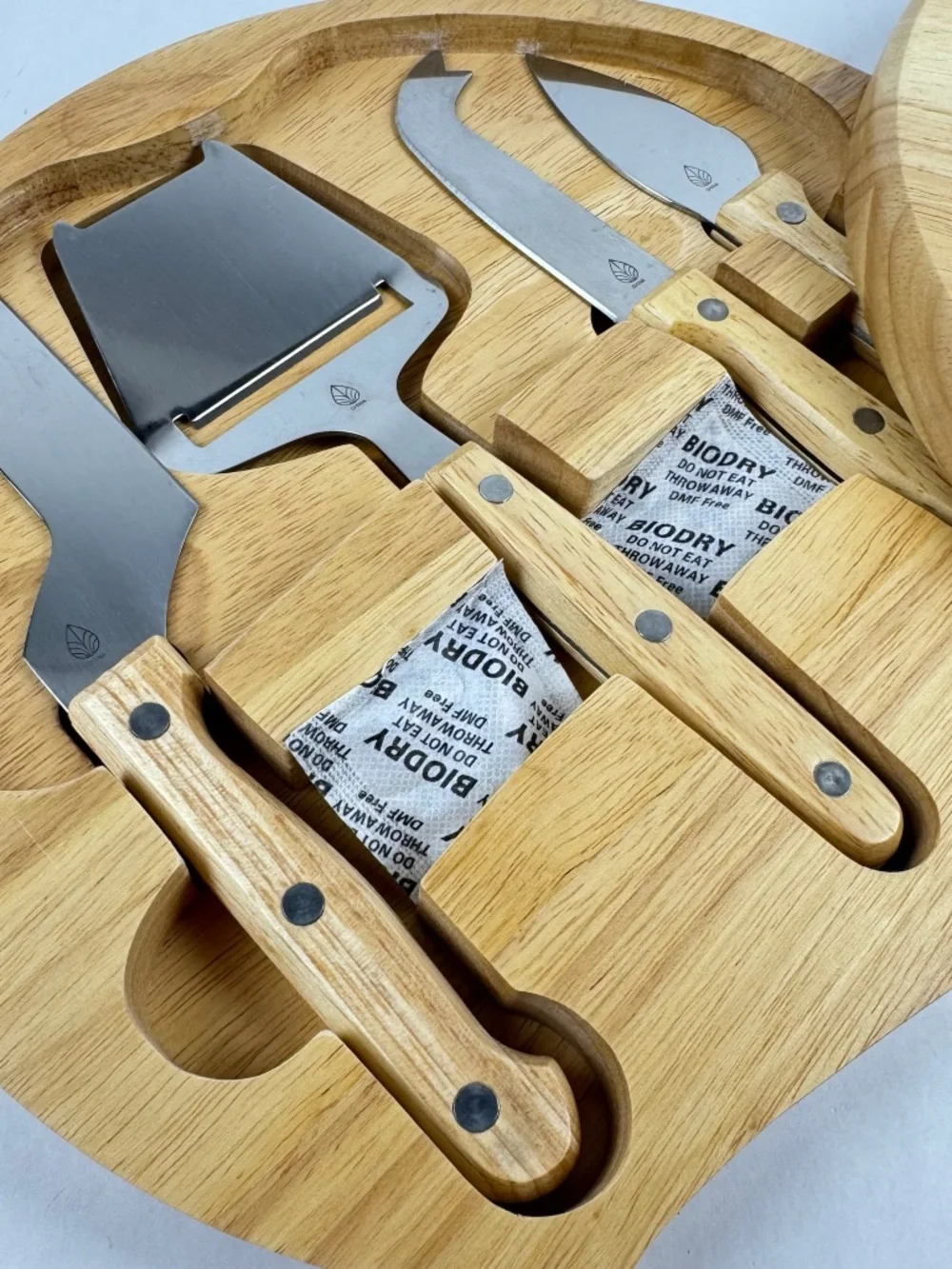 NIB Toscana CIrco UGA Bulldogs 10” Wooden Cheese Board Charcuterie Set w/Tools